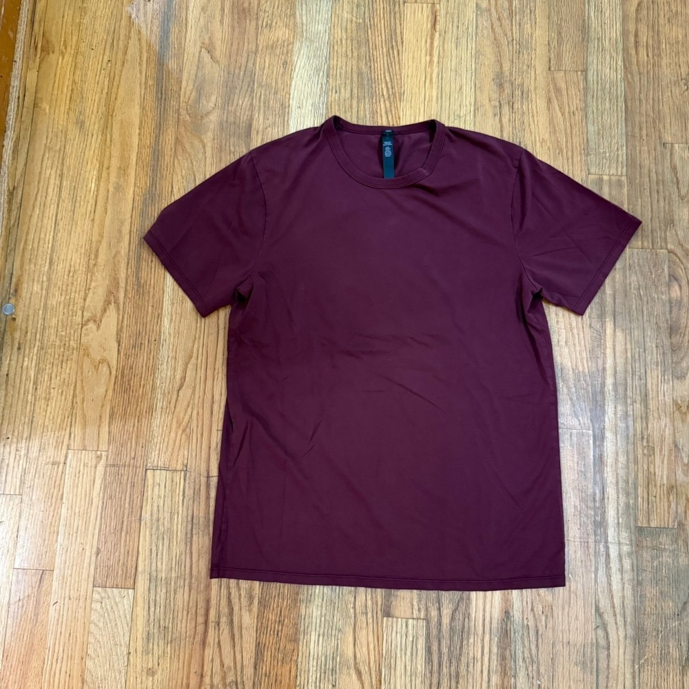 Lululemon Soft Jersey Short Sleeve Shirt Mens Small Burgundy Goodnight Plum